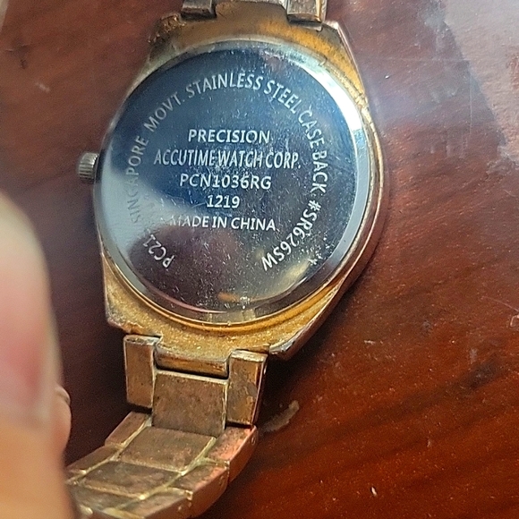 Accutime rose gold women's watch - Picture 4 of 5